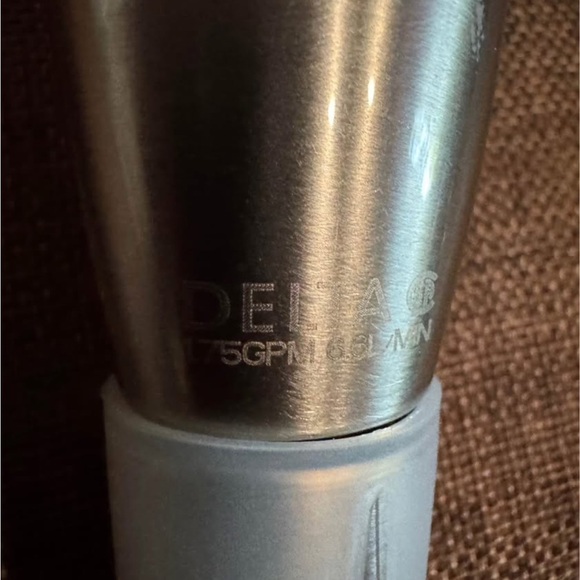 Silver Multi-Function Shower Delta in2ition Dual shower Head - Picture 3 of 4